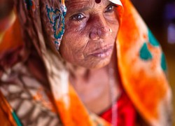 f/1.2, 1/100 sec, at 85mm, 100 ISO, on a Canon EOS 5D Mark II