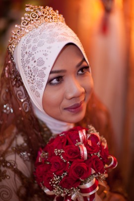 f/1.2, 1/80 sec, at 85mm, 400 ISO, on a Canon EOS 5D Mark II