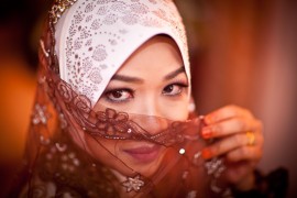 f/1.2, 1/60 sec, at 85mm, 400 ISO, on a Canon EOS 5D Mark II