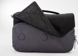 Flip-Top lid with magnetic closure.