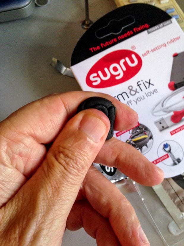Easy to use. Just roll the rubber putty around to form it. Then apply it to the camera.